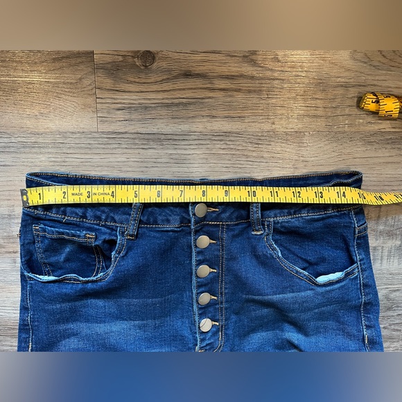 High rise button up skinny jeans. - Picture 3 of 5